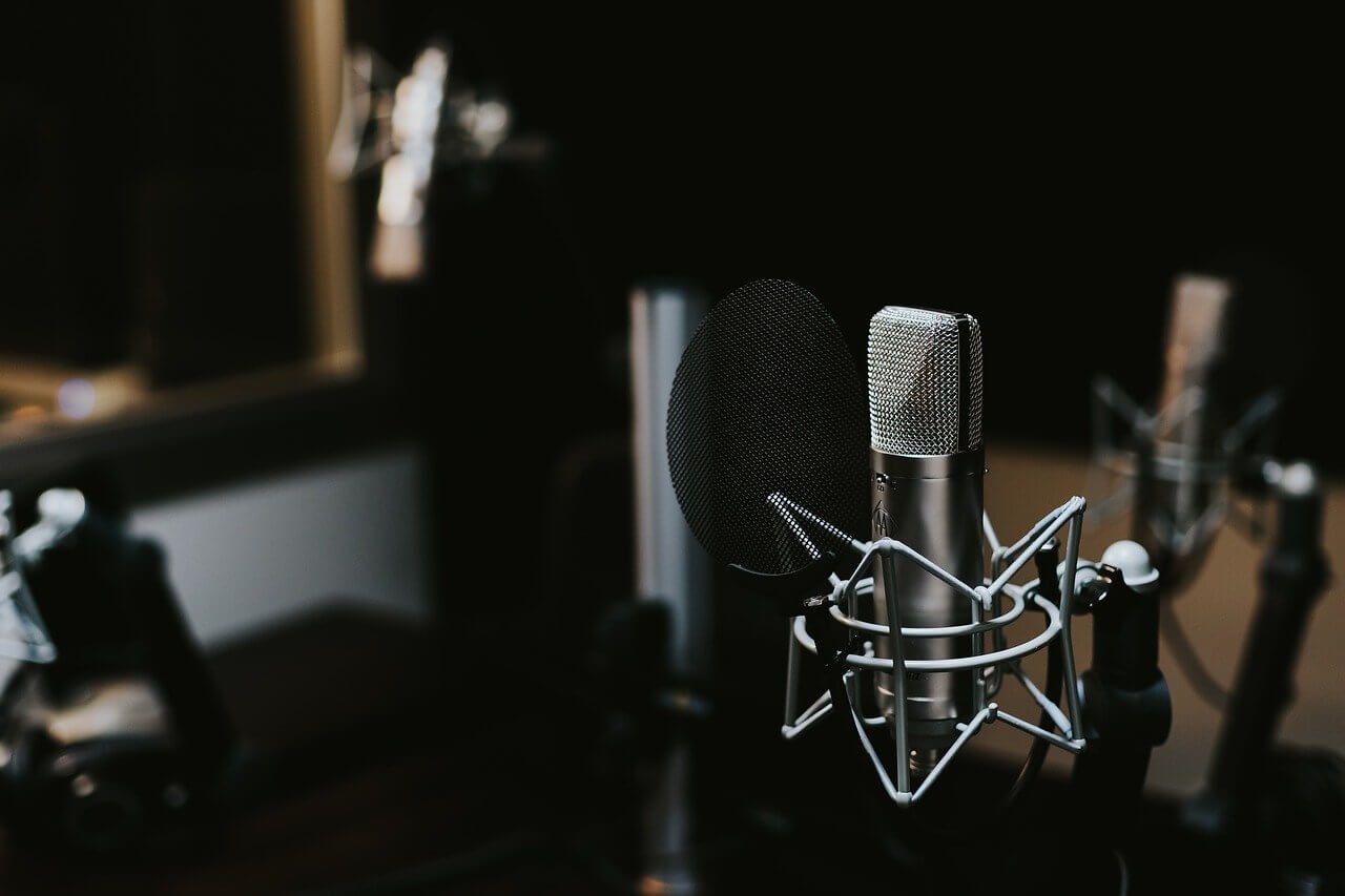 microfone em um estúdio de gravação